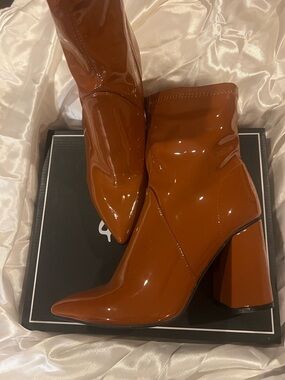 Qupid Patent Pointed Toe Block Heel Ankle Boots - Brown